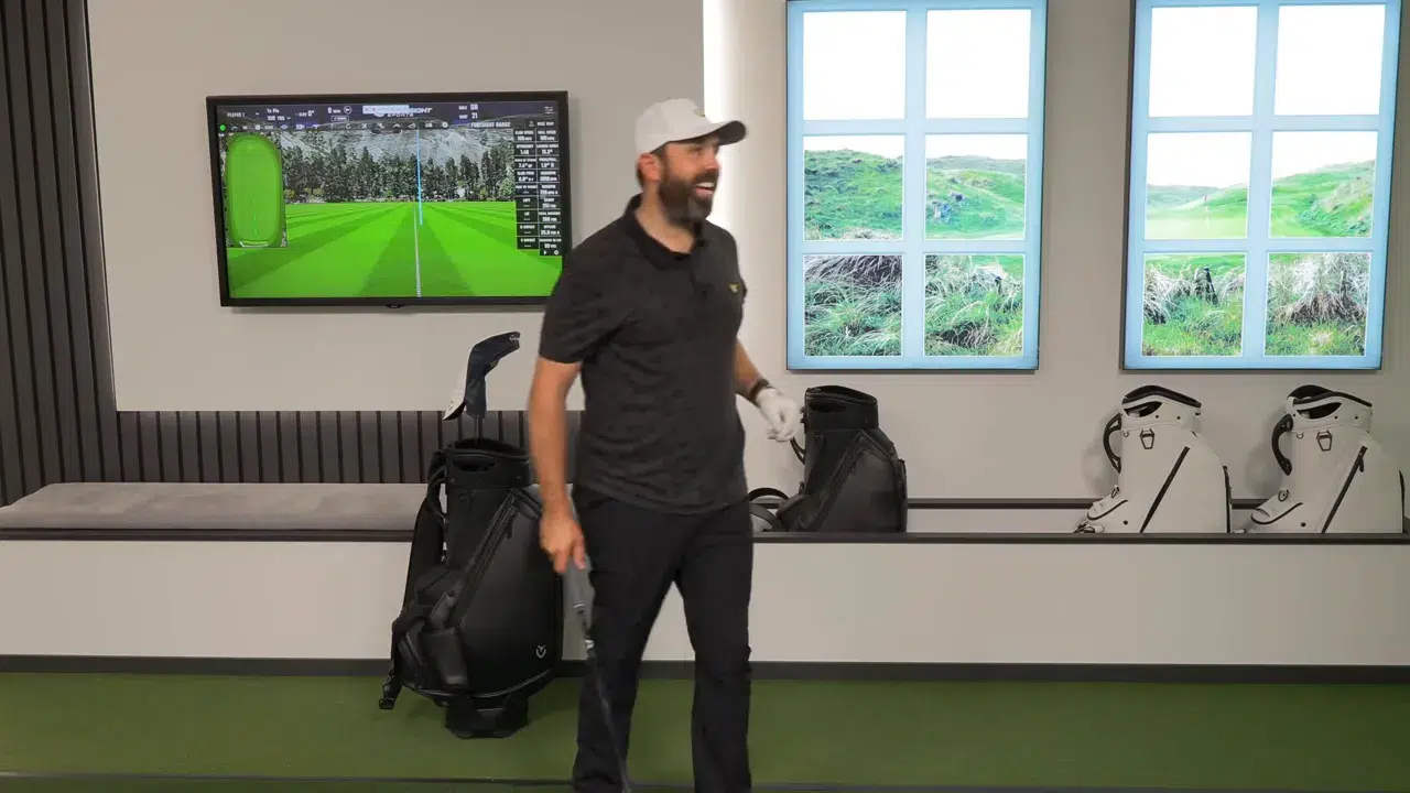 Mein überraschter Gesichtsausdruck nach einem guten Schlag mit dem Fake TaylorMade Qi10 Driver