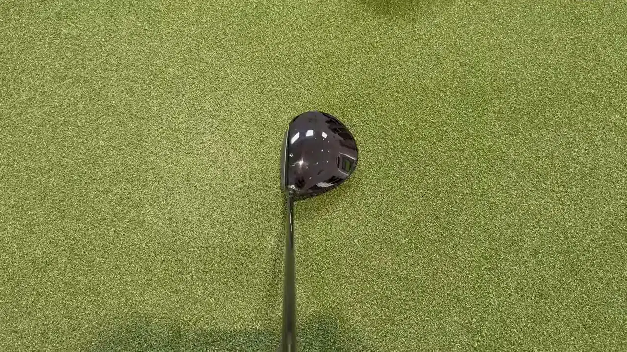 Ein Blick auf die Loft-Angaben und Shaft-Kombination beim gefälschten TaylorMade Qi10 Driver