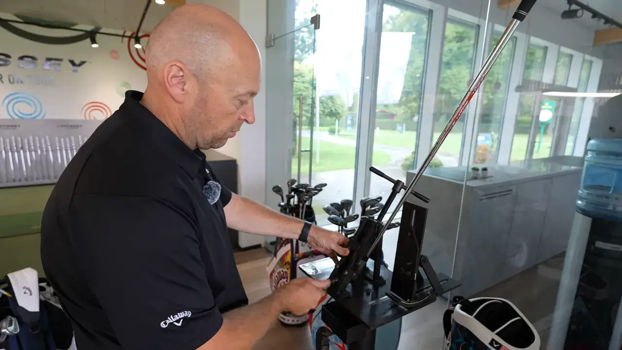 Loft- und Lie-Maschine mit eingespanntem 7er Eisen