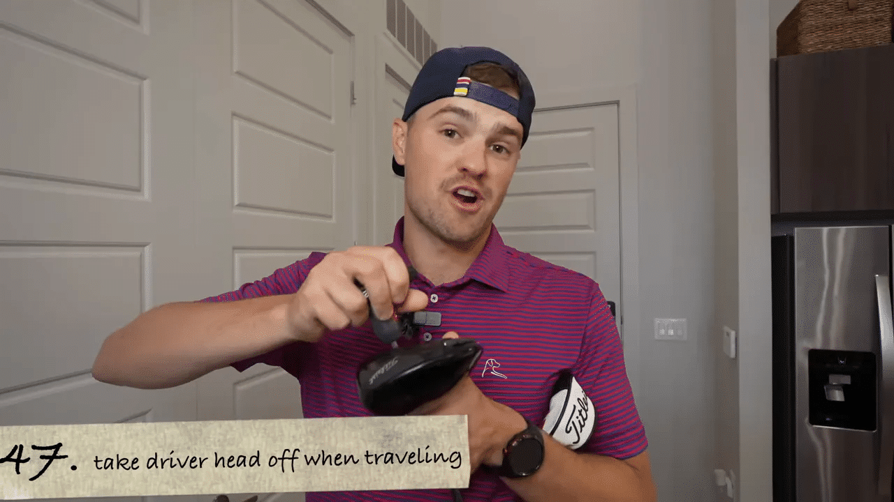 Golfer entfernt den Driver-Kopf als Reisetipp