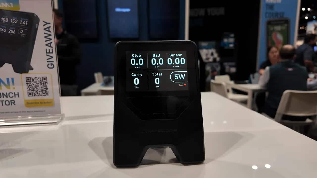 Shot Scope LM1 Frontdisplay zeigt Club Ball Smash und Carry