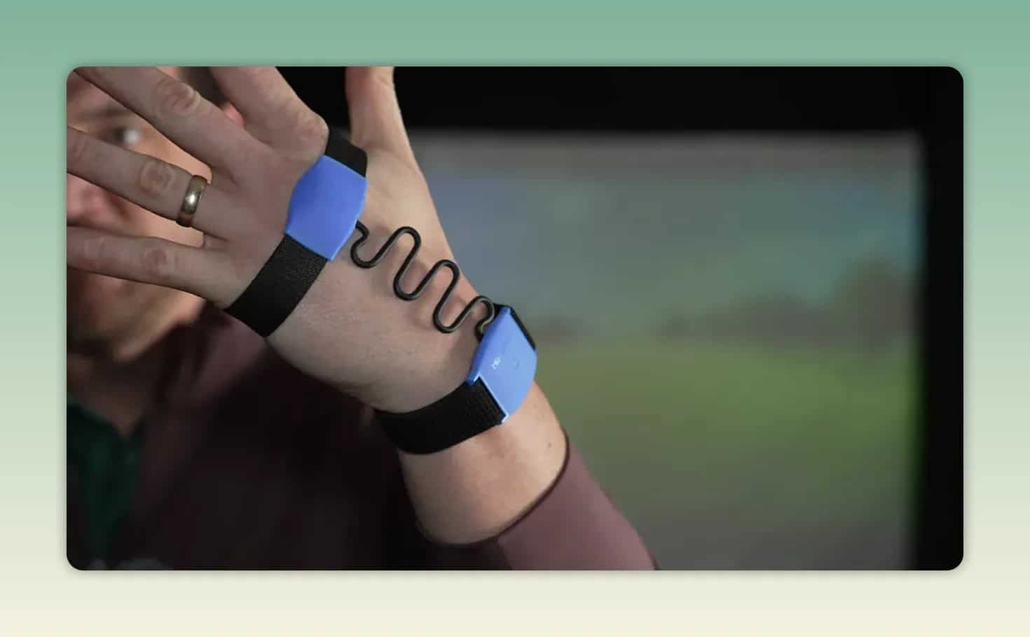 HackMotion Sensor am Handgelenk für die Swing-Diagnose